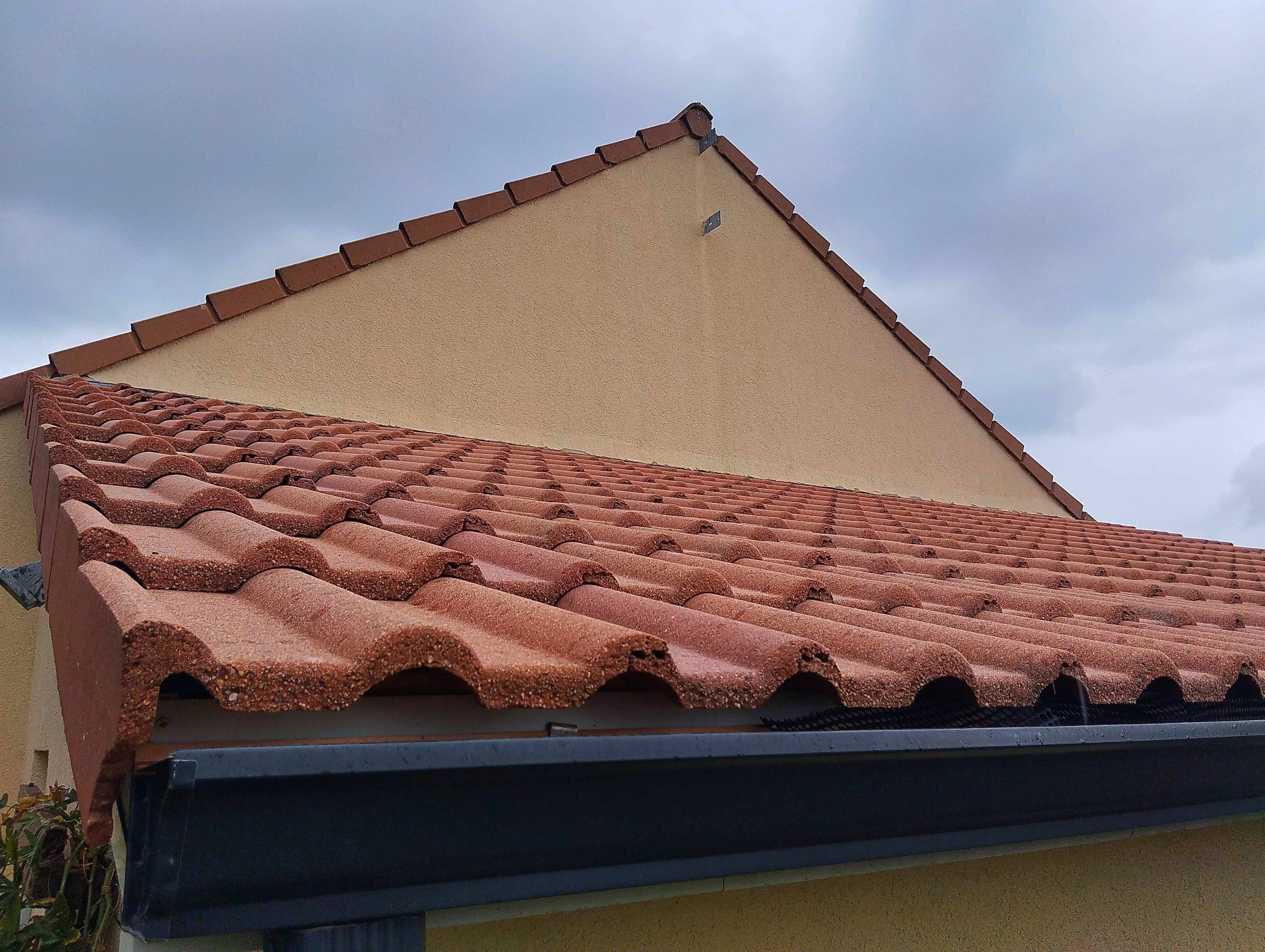 Nettoyage de toiture à Écommoy — résultat net et durable