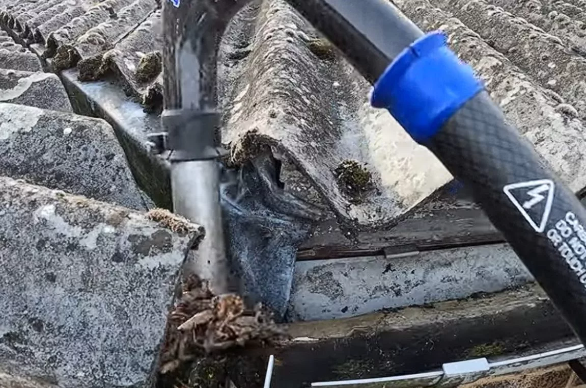 Nettoyage de gouttières — ÔDOME