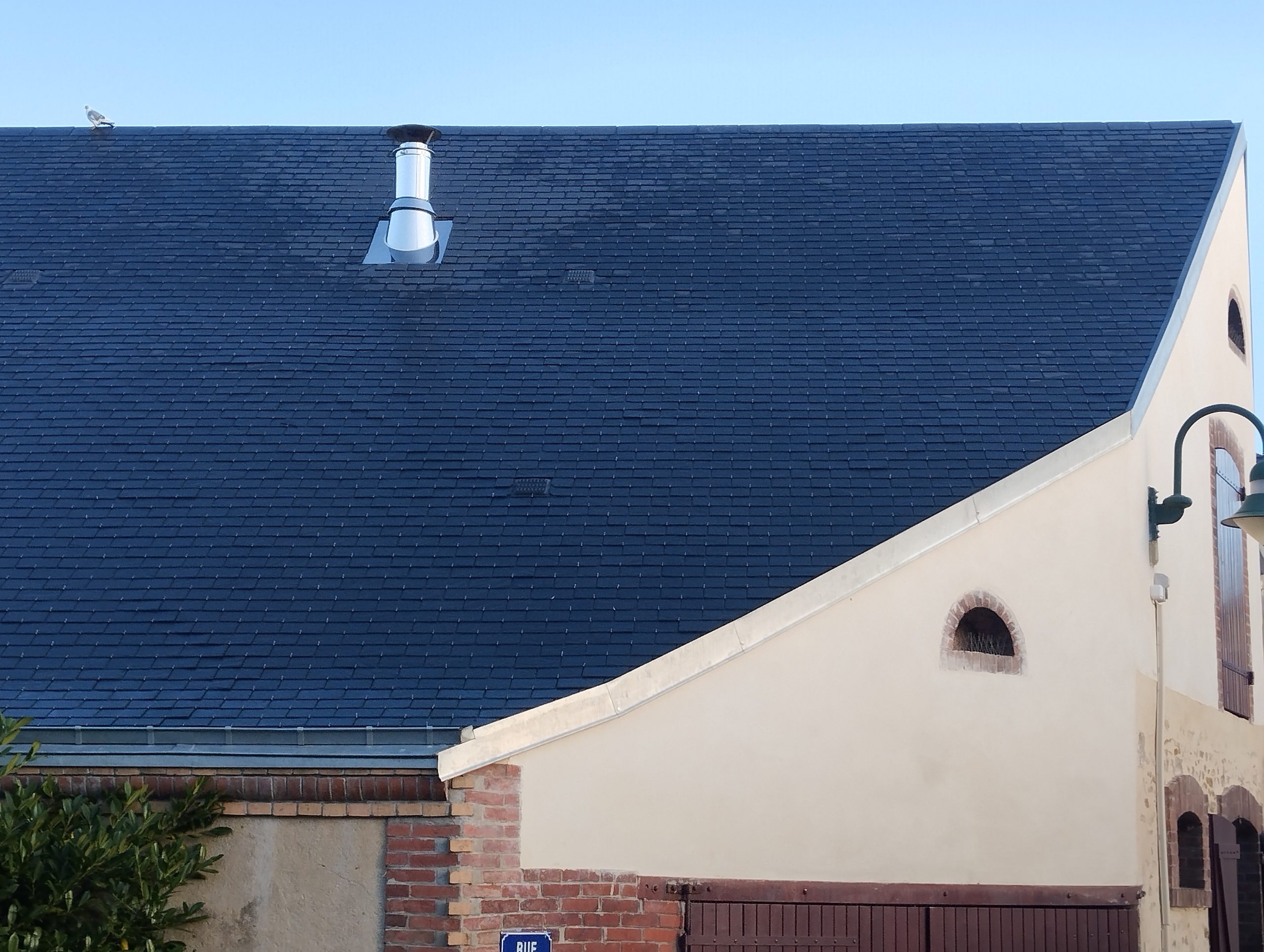 Toiture protégée avec un hydrofuge incolore par ÔDOME en Sarthe