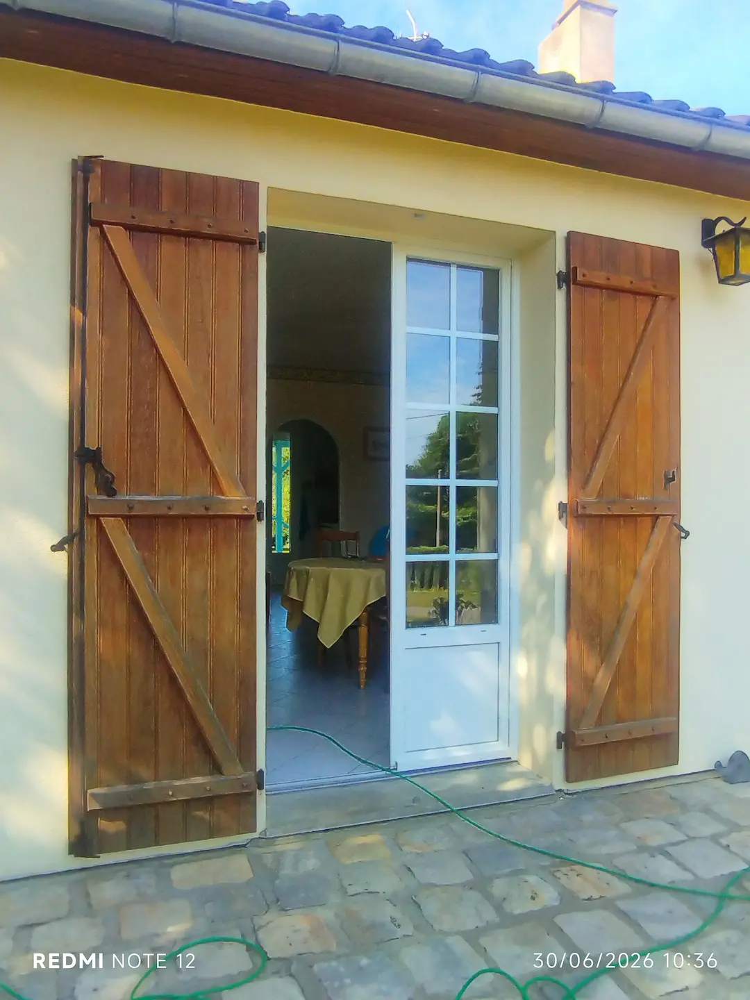 Porte-fenêtre à petits carreaux nettoyée à Mulsanne