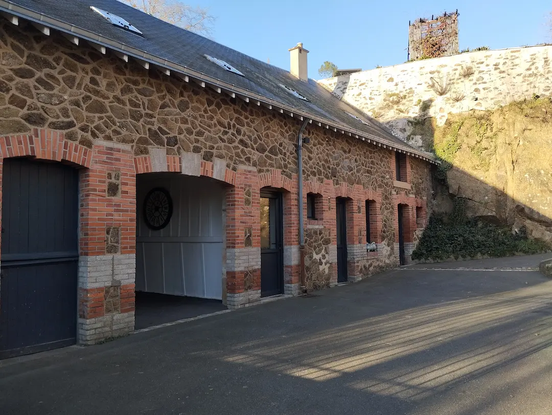 Annexe en pierre de La Demeure à Sillé-le-Guillaume